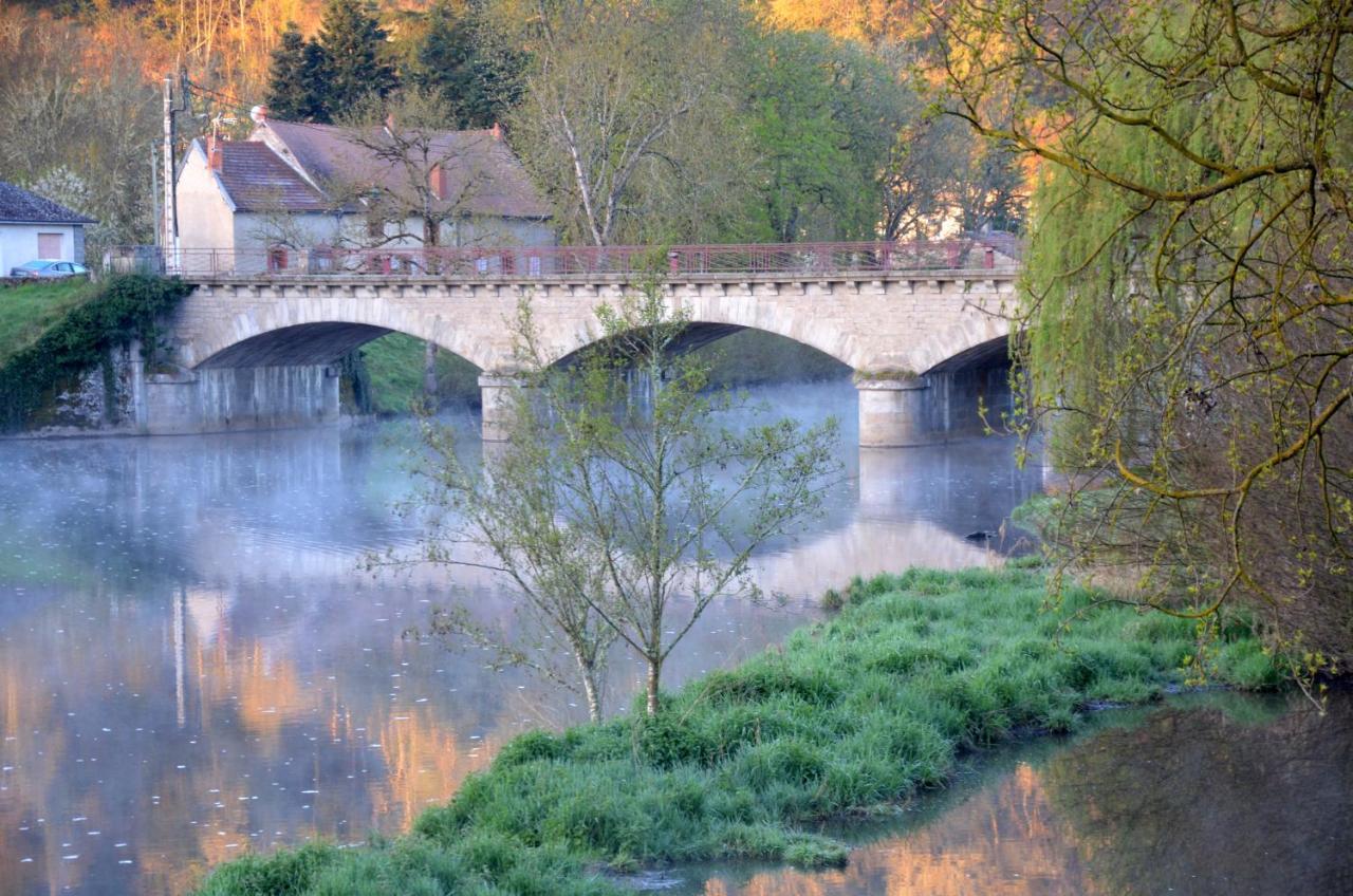 Au Bord De L'Eau Appartement 50 M2 Chambon-sur-Voueize Exteriér fotografie